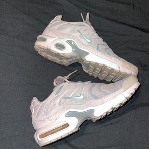 Grade school Nike Air Max 95, gently worn.